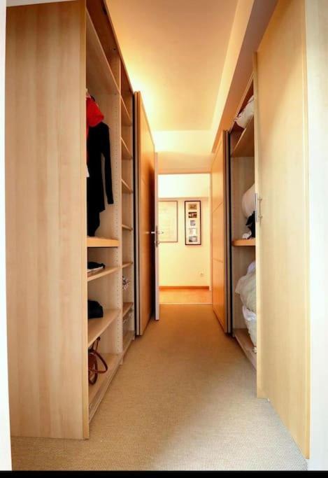 Down Town Spacious Duplex With Private Parking & Game Room Bruxelles Esterno foto
