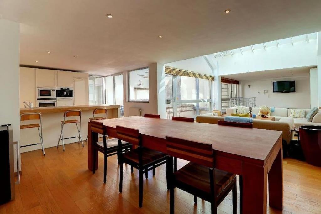 Down Town Spacious Duplex With Private Parking & Game Room Bruxelles Esterno foto
