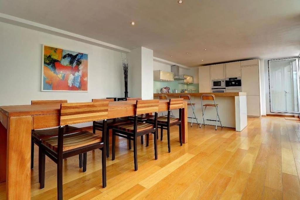 Down Town Spacious Duplex With Private Parking & Game Room Bruxelles Esterno foto